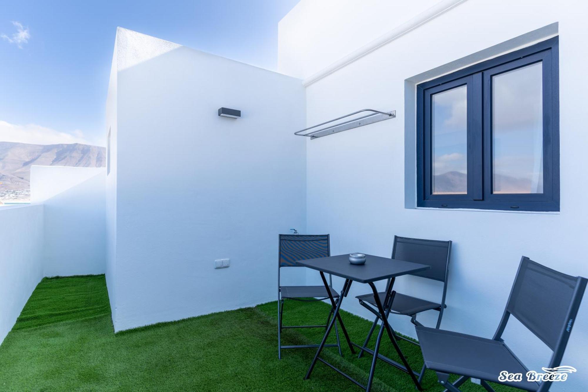 2 Apartments Sea Breeze Famara Ngoại thất bức ảnh